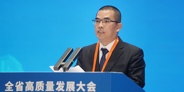 01月，，，，，，全省高质量生长大会召开，，，，，，天下工商联副主席、集团董事长温志芬作为企业代表加入大会.jpg